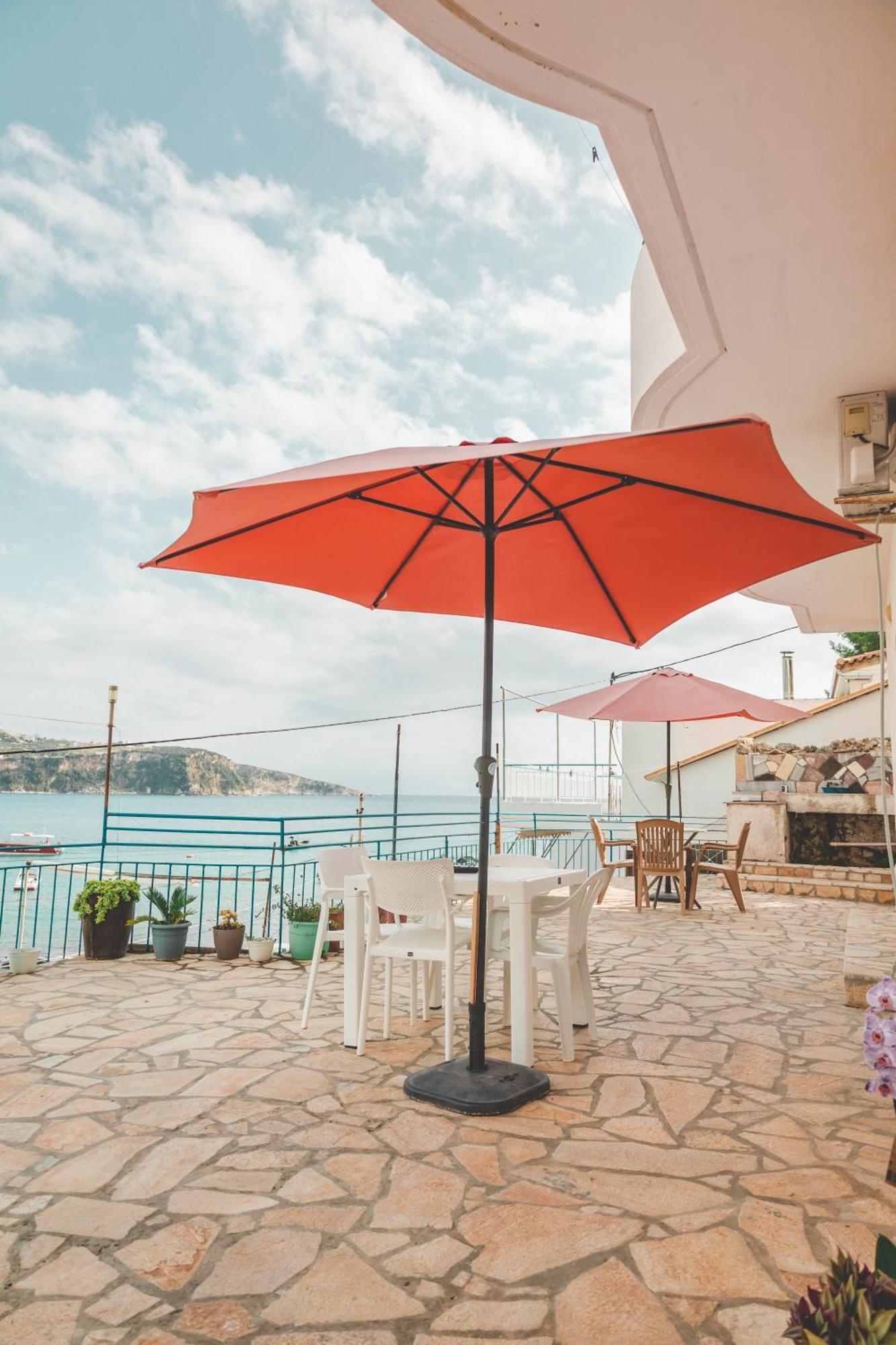 Beachfront Apartment Himarë Extérieur photo