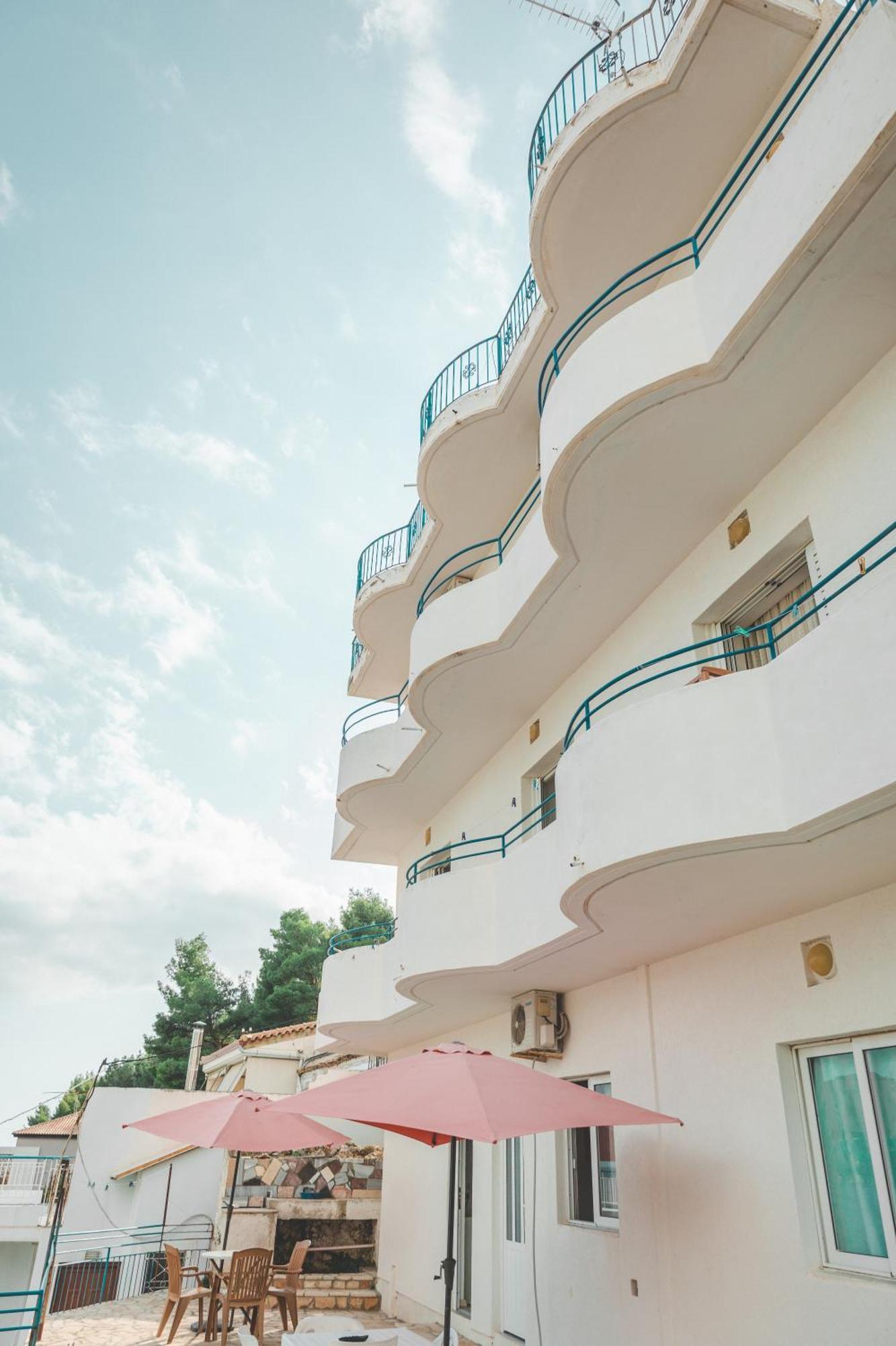 Beachfront Apartment Himarë Extérieur photo