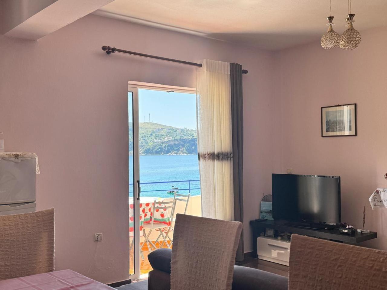 Beachfront Apartment Himarë Extérieur photo