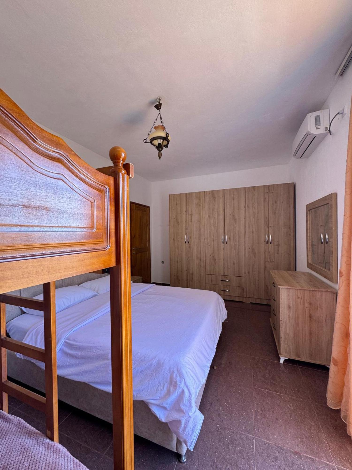 Beachfront Apartment Himarë Extérieur photo